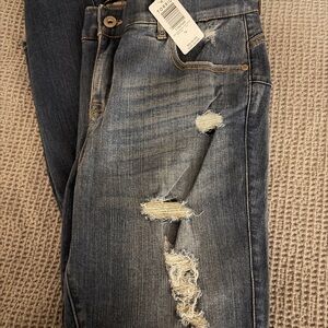 NWT Torrid Women’s Bombshell Stretch Skinny  Distressed Jeans - size 16S